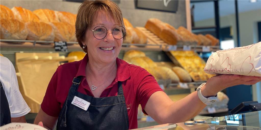 Röwekamp in Capelle: Neue Bäckerei hat geöffnet Judith Röwekamp freut sich, dass die neue Filiale der Bäckerei in Capelle am Mittwoch geöffnet hat.