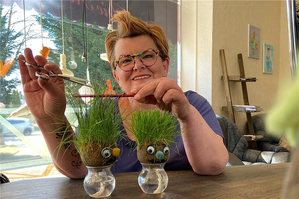 Friseure öffnen am 4. Mai - die Zeit skurriler Angebote ist vorbei Judith Wedekind betreibt "Die Haarschneiderei" in Ickern. Ihr Terminbuch ist für vier Wochen voll.