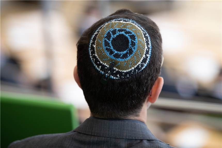 Attacke vor Hamburger Synagoge – Täter trug Zettel mit Hakenkreuz bei sich Jüdische Bürger werden immer wieder Opfer gezielter Angriffe.