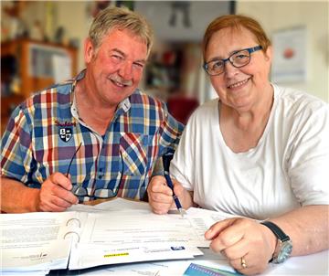 Jürgen Chmielek und Elke Rüdiger setzen ein Projekt des Seniorenbeirats um, in dem es um die Demokratieentwicklung in der Seestadt geht. Dazu wird aber die Hilfe der Bevölkerung benötigt. Die beiden hoffen auf viel Unterstützung. 