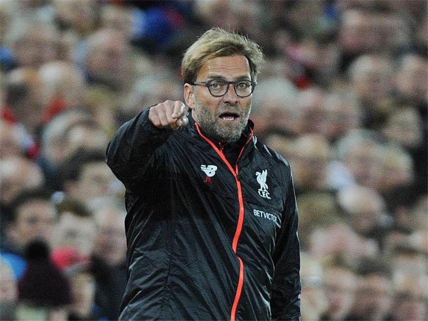 Klopp sieht FC Liverpool "im Rennen" Jürgen Klopp ist mit Liverpool Tabellenführer in England.