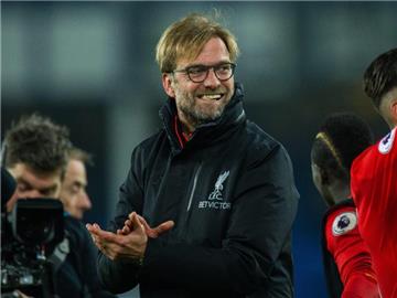 Jürgen Klopp jubelt über den Sieg gegen Everton. Foto: Peter Powell
