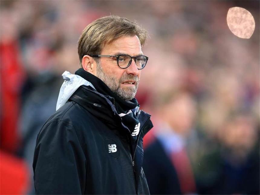 Klopps Achterbahnfahrt mit Liverpool - Arsenal-Sorgen Jürgen Klopp trainiert mit dem FC Liverpool die Achterbahn-Mannschaft der Premier League. Foto: Peter Byrne