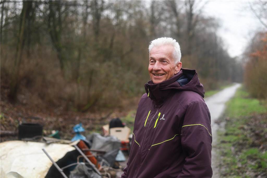 715 Kg Müll und Schrott im Naturschutzgebiet: „Man schämt sich schon" Jürgen Kroll ist Anwohner am Hardtbergsee.