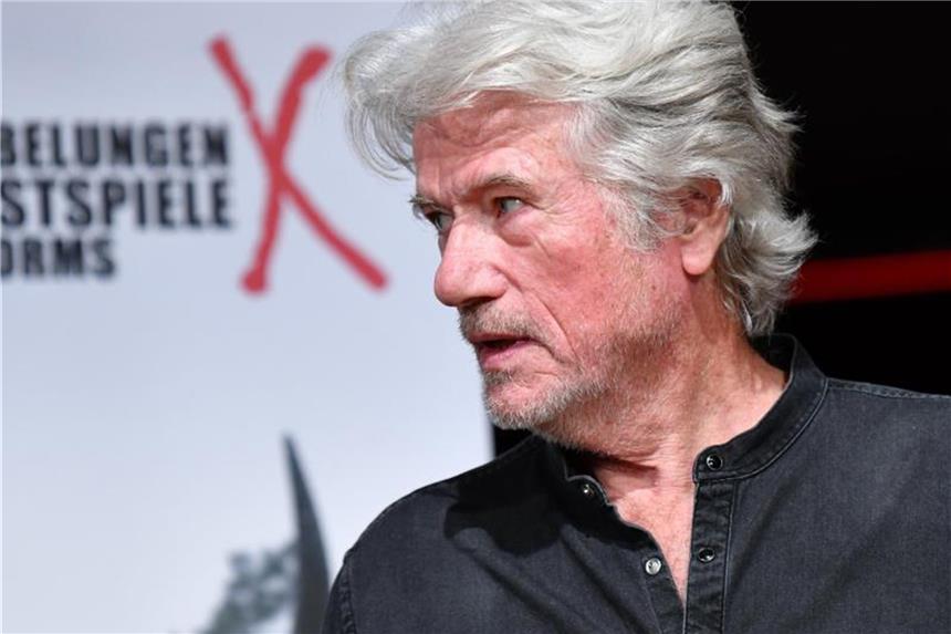 „Siegfrieds Erben“: Premiere in Worms Jürgen Prochnow spielt den Hunnenkönig Etzel. Foto: Uwe Anspach