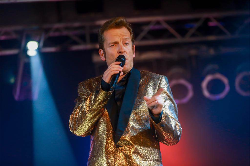„Herzensguter Mensch“: Weggefährte erinnert sich an Ted Herold (†79) Jürgen Weber steht als Lars Vegas auf der Bühne. Er erinnert sich an seinen Weggefährten Ted Herold, der bei einem Brand in Dortmund gestorben ist.
