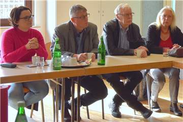 Jürgen Wiechert (2.v.r.), hier bei einer Veranstaltung nach der Ablösung von Thomas Reimann als Leiter des Treffpunkts Windmühle im März 2020, war lange Zeit SPD-Ratsherr und ist im Sozialen Netzwerk Mühlenberg engagiert. 