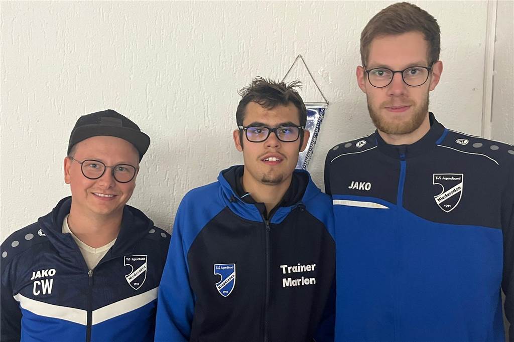 A-Jugend des TuS Niederaden zieht sich überraschend zurück Die Trainer des TuS Niederaden schauen in die Kamera.
