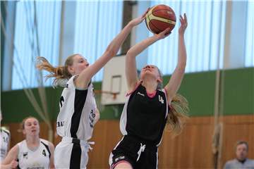 Jule Gallenkämper (l.) trifft mit Nordkirchen diesmal auf Barop.