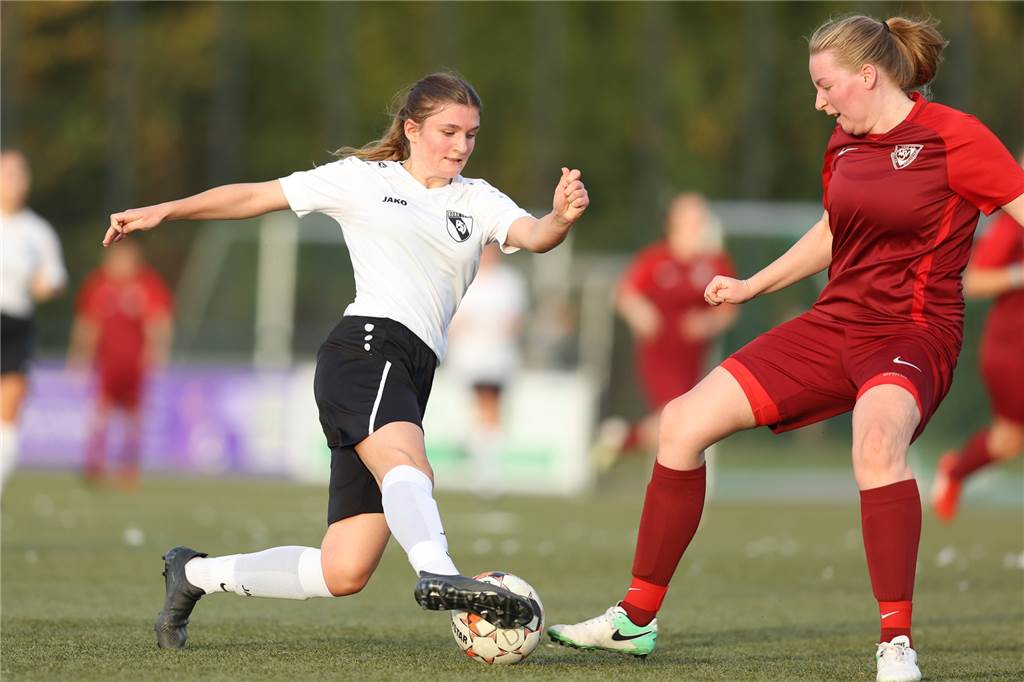 Die Top-5-Stürmer der Hinrunde Jule Kieslich (l.) vom PSV Bork trifft in der Bezirksliga fast nach Belieben.