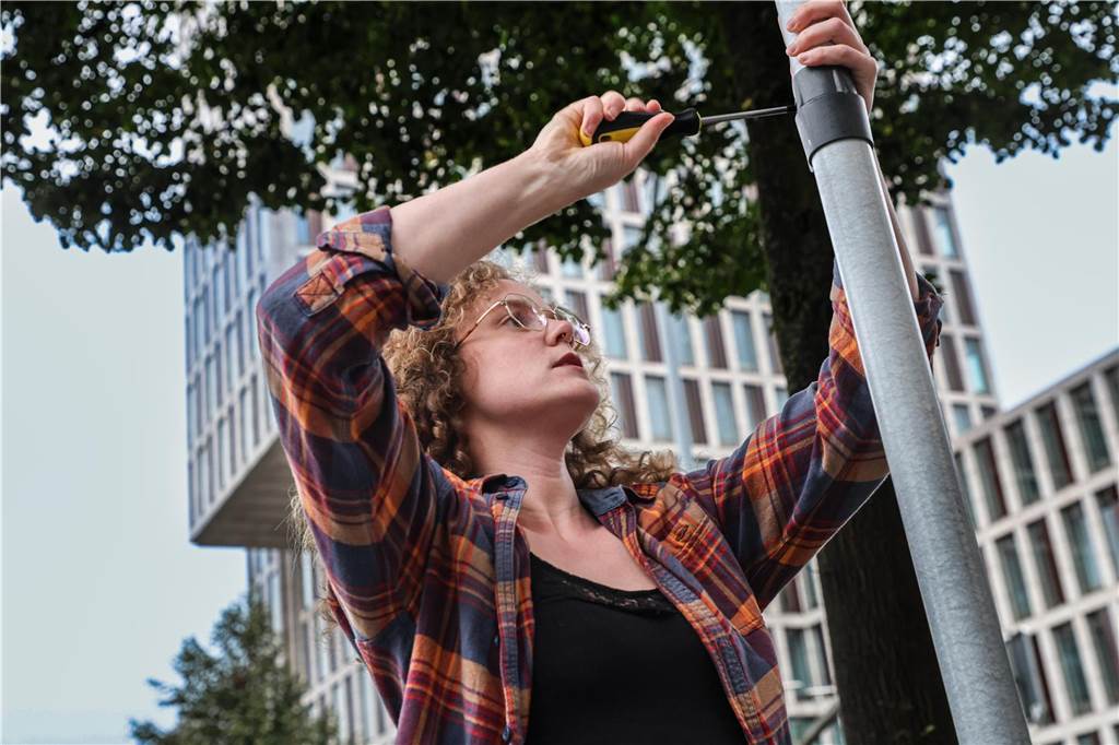 Julia Batzdorf (26) erforscht Unfallschwerpunkte am Wall Julia Batzdorf hat die Kameras noch am Abend des 17.8. wieder abgebaut.