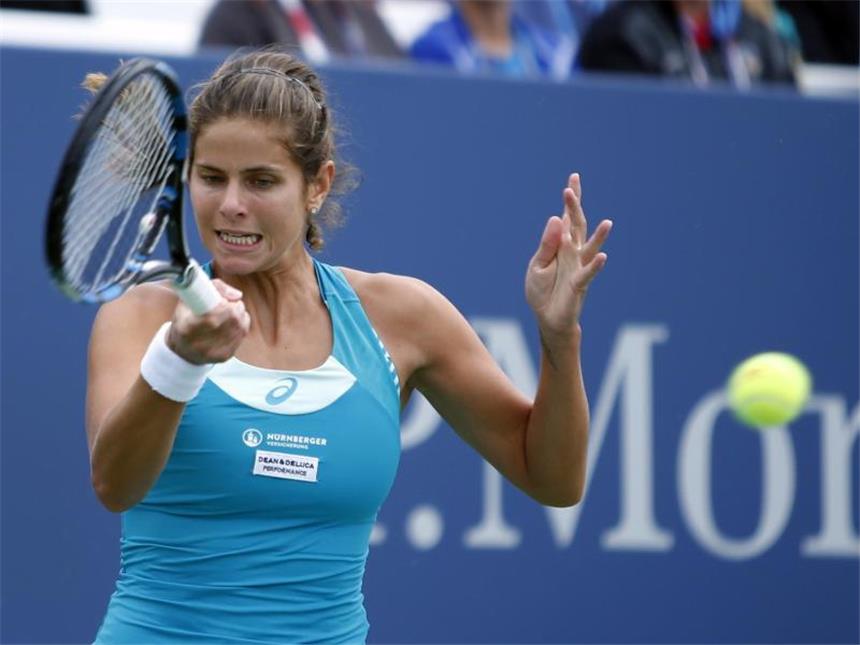 Essen beim Thai hilft nicht - Görges verabschiedet sich Julia Görges scheiterte bei den US Open im Achtelfinale. Foto: Jason Decrow