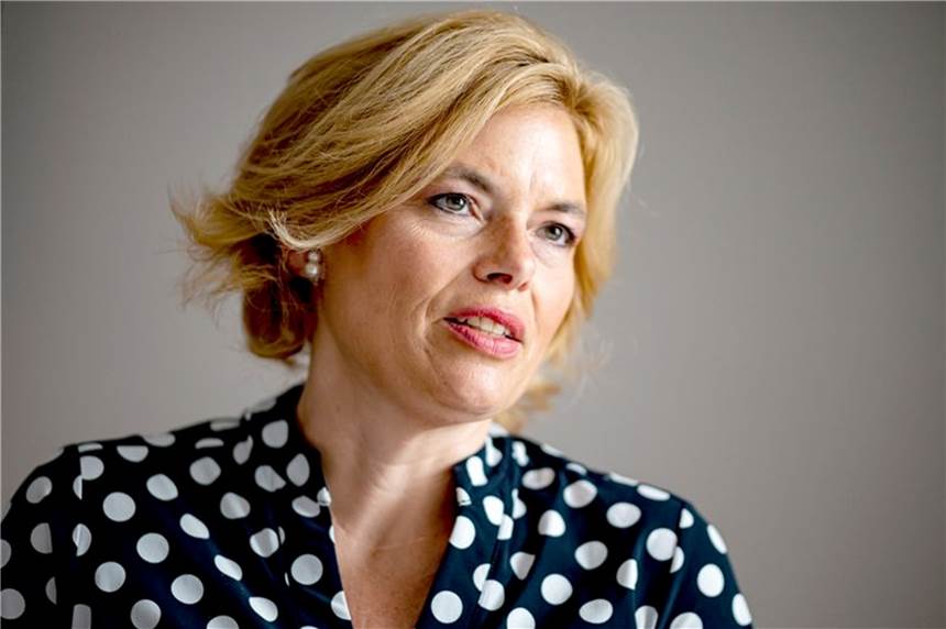 Pendler mit Auto „halten Land am Laufen“: Klöckner warnt vor Abschaffung der Pendlerpauschale Julia Klöckner, rheinland-pfälzische CDU-Chefin, spricht bei einem Interview mit Journalisten.