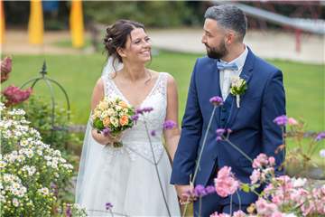Julia und Ozan haben die Traumhochzeit 2020 gewonnen. Ihre Hochzeit fand im September statt. 