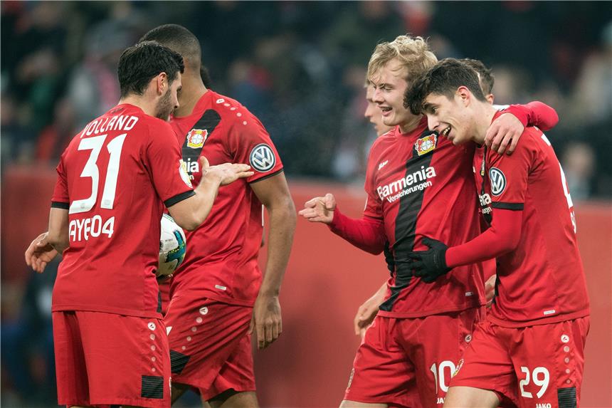 Leverkusen gewinnt packenden Fight gegen Bremen Julian Brandt (2.v.r.) erzielte gegen Bremen einen Doppelpack.