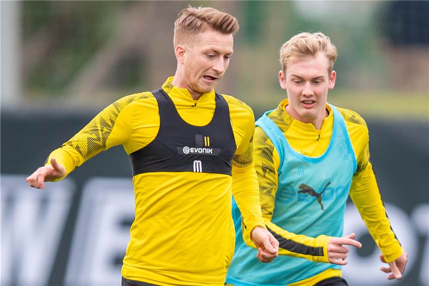 BVB-Profi Julian Brandt vermisst den „Spinner“ Marco Reus Julian Brandt (r.) vermisst BVB-Kapitän Marco Reus.
