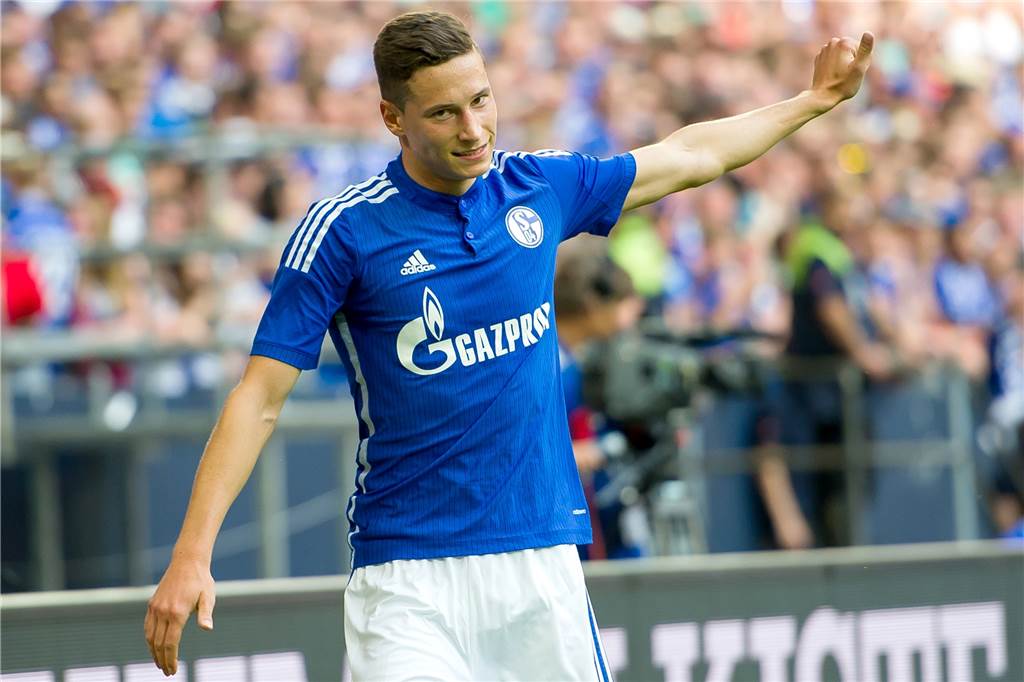 Kehrer ist das jüngste Beispiel: Schalkes Knappenschmiede ist eine Goldgrube Julian Draxler enschied sich dazu, Schalke zu verlassen, weil er trotz eines Sieges mit seinem Heimatklub von einigen Fans ausgepfiffen wurde.