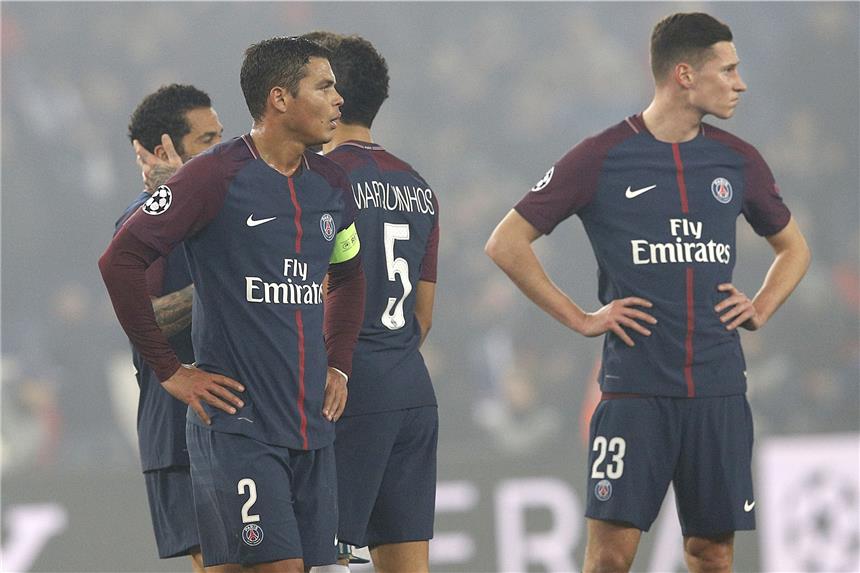Julian Draxler lässt Frust nach 1:2-Niederlage freien Lauf Julian Draxler (l.) ließ nach dem Aus gegen Real Dampf ab.