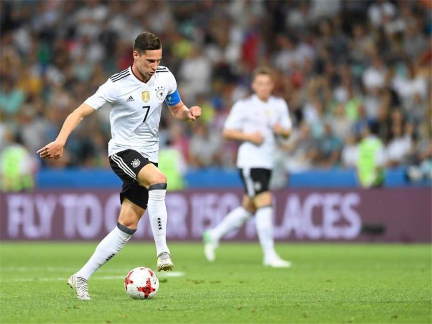 Urlaubsgeld für Draxler und Co.: 30 000 Euro schon sicher Julian Draxler und Co. erhalten für die Erfolge beim Confed Cup eine kleine Prämie. Foto: Marius Becker