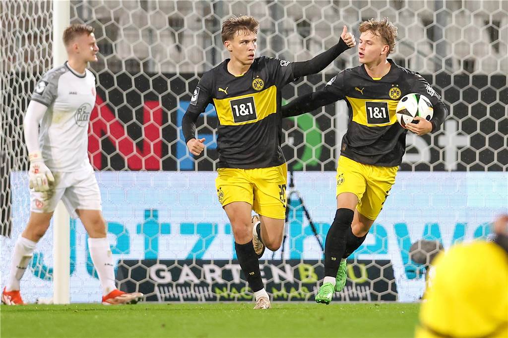 BVB-U23 will nach Aachen-Sieg in Essen nachlegen: Drittliga-Derby im Live-Ticker Julian Hettwer reckt den Daumen in die Höhe.