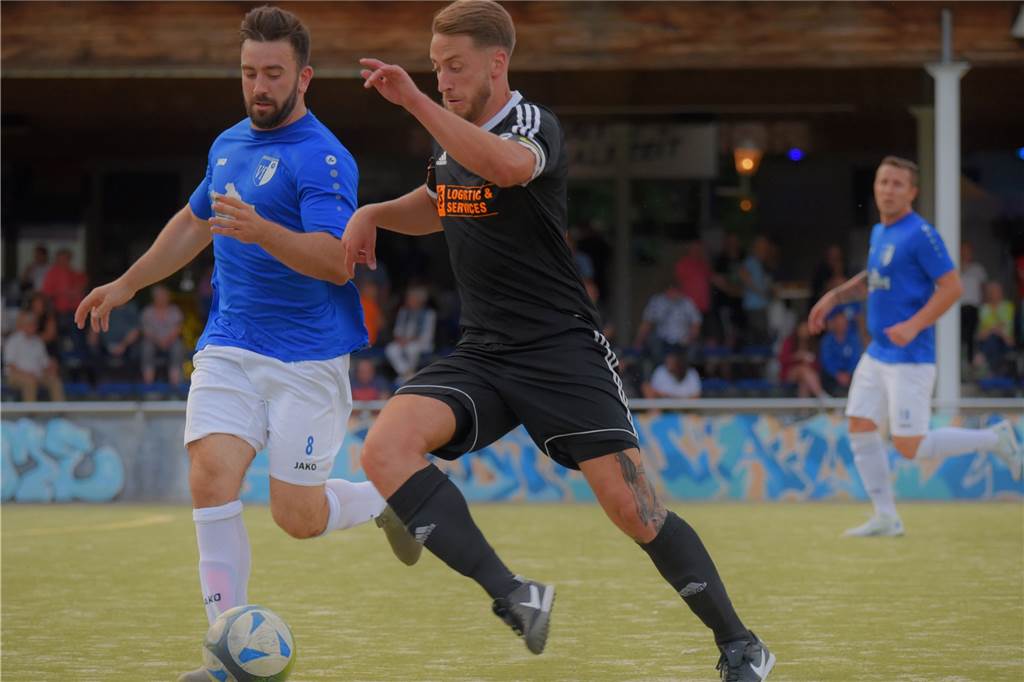 Schwerter Stadtmeisterschaft: Zwei Neuzugänge entscheiden das Finale für den Geisecker SV Julian Hüser vom Geisecker SV dribbelt mit dem Ball.