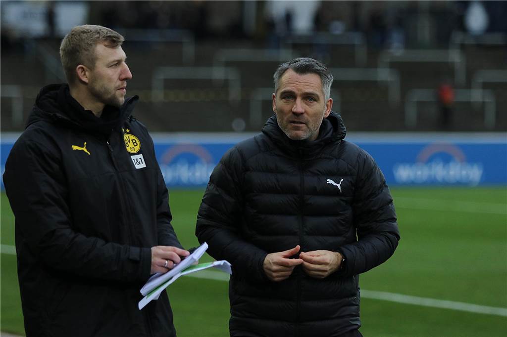 BVB-U23 reist ins Trainingslager nach Belek: Wichtiger Spieler fehlt, fünf Junioren dabei Julian Koch und Jan Zimmermann stehen nebeneinander.