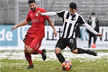 Julian-Maurice Derstroff (r) erzielt für Sandhausen das 3:1. Foto: Thomas Kienzle