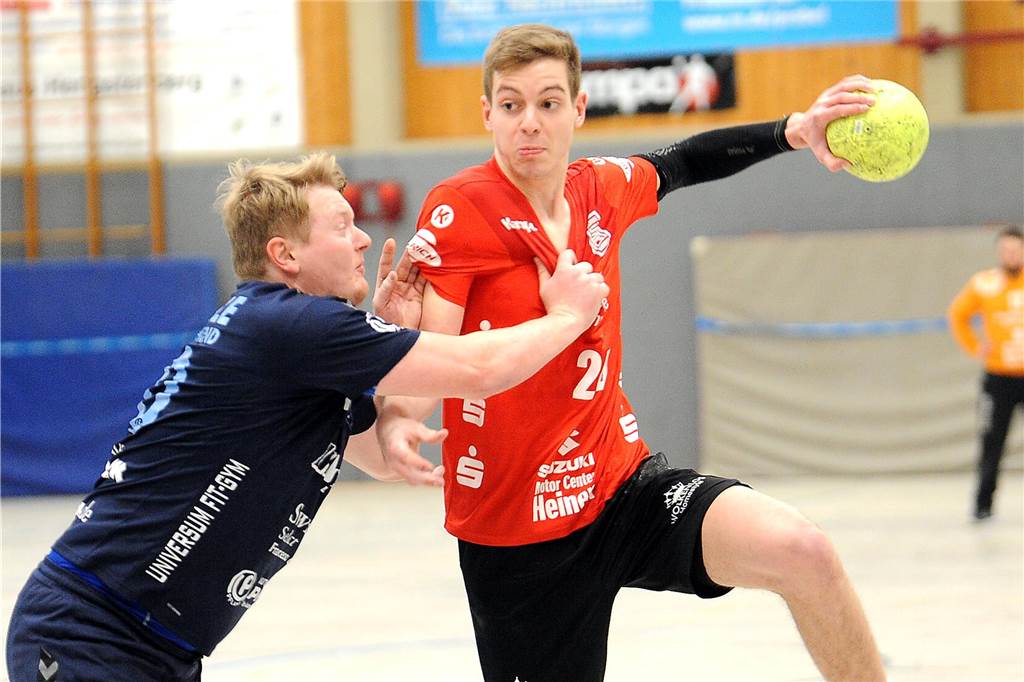 Julian Mische (re.) steht mit der HSG Schwerte/Westhofen in Kamen vor einem eminent wichtigen Landesliga-Spiel.