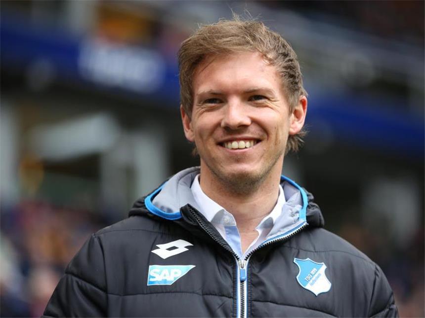 Viel Lob für Hoffenheims Jungtrainer Nagelsmann Julian Nagelsmann stellt sich einer großen Runde. Foto: Christian Charisius