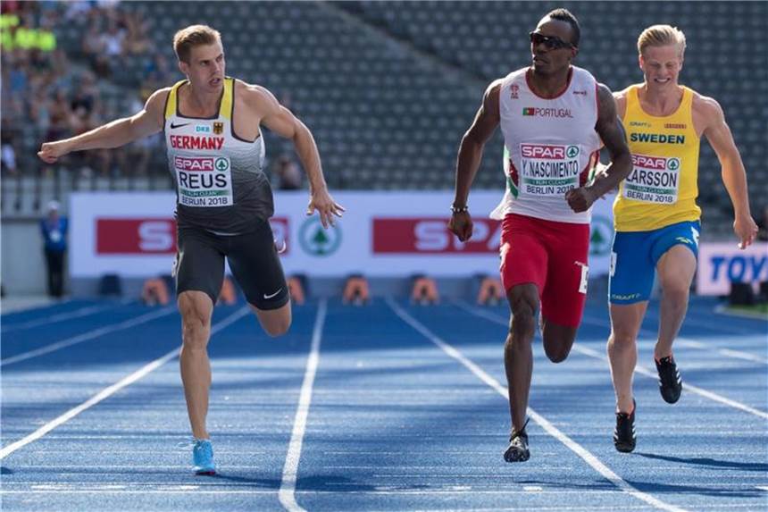 Reus und Jakubczyk im Halbfinale über 100 Meter Julian Reus (l) beendet seinen Lauf über 100 Meter als Zweiter. Foto: Sven Hoppe