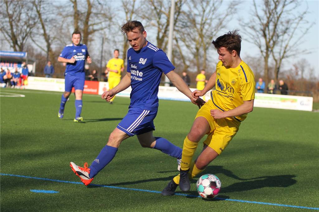 „Hinten wie ein Hühnerhaufen“: SV Südkirchen verspielt gegen C-Ligist SV Herbern III 2:0-Führung Julian Rohlmann (l.) traf zum 1:0.