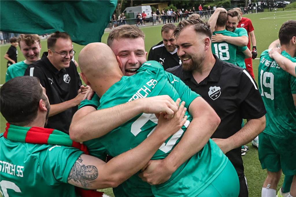 Herzschlag-Finale lässt Emotionen überkochen:Westrich sichert Aufstieg Die Trainer jubeln über den Aufstieg