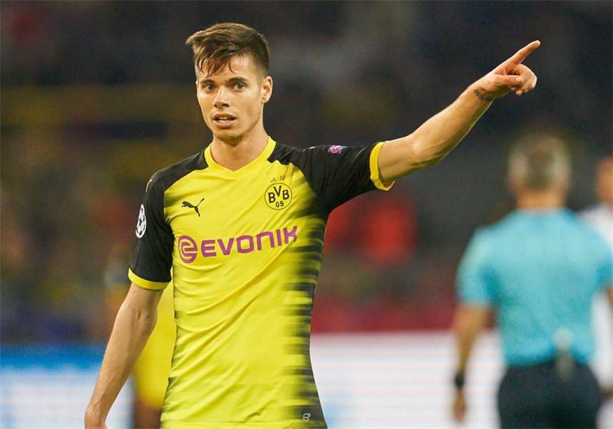 Sechser Julian Weigl: "Ich bin kein Küken mehr" Julian Weigl: "Ich bin jetzt auch im Mannschaftsrat und versuche, in die entsprechende Rolle hineinzuwachsen."