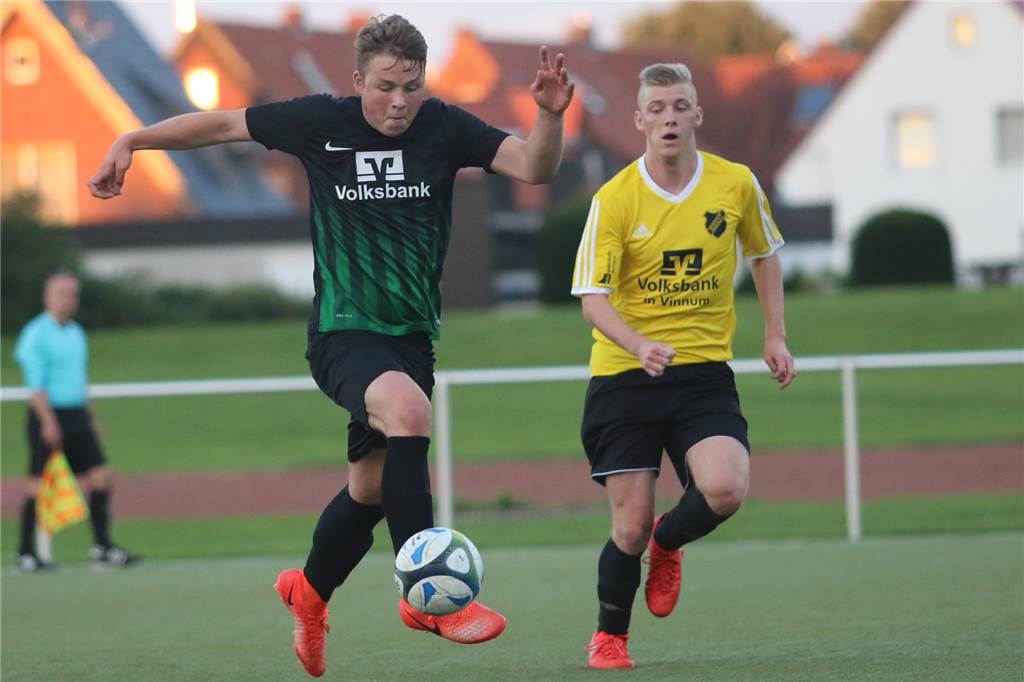 Julian Wilhelm spricht über seinen Wechsel vom SuS Olfen zur SG Selm Julian Wilhelm (l.) spielt ab sofort für die SG Selm.