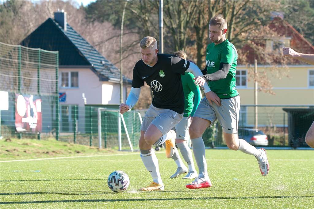 Der stille Abgang eines ehemaligen Leistungsträgers Julian Wloczyk (l.) spielt schon seit einiger Zeit nicht mehr für den SV Bossendorf.