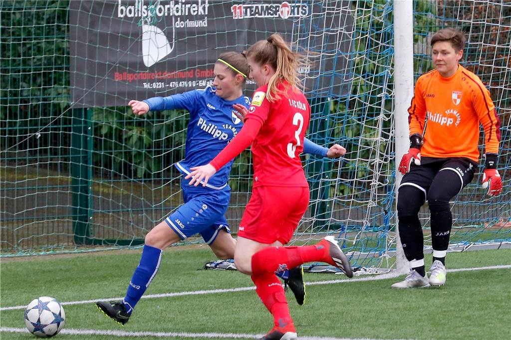 Im Podcast: Warum der Frauenfußball in Dortmund kaum Chancen hat Juliane Bauch (r.) ist Torhüterin beim SV Berghofen.