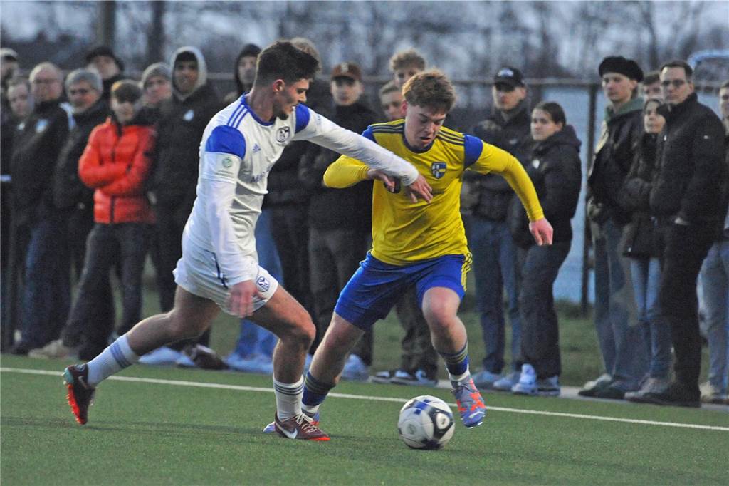 SpVgg Vreden holt Knipser aus der A-Liga Julien Löber, hier mit den A-Junioren gegen den FC Schalke, schließt sich im Sommer der SpVgg II an.