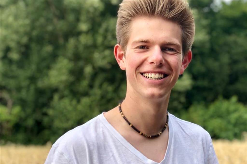 Strohhalme aus echtem Stroh: Junge Castrop-Rauxeler starten nachhaltiges Projekt Julius von Agris ist einer der "Aktivisten", die aus Getreidehalmen Strohhalme zum Trinken herstellen.