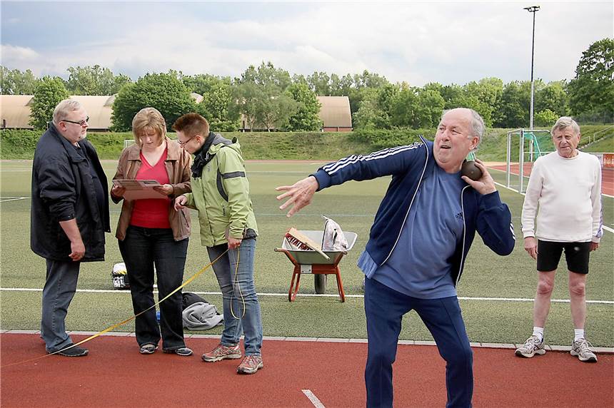 Die Sportabzeichen-Saison kann trotz Lockerung der Corona-Auflagen nicht beginnen Jung und Alt nimmt in Castrop-Rauxel an den Sportabzeichenprüfungen teil. Derzeit ist ungewiss, wann die Saison dafür beginnt.