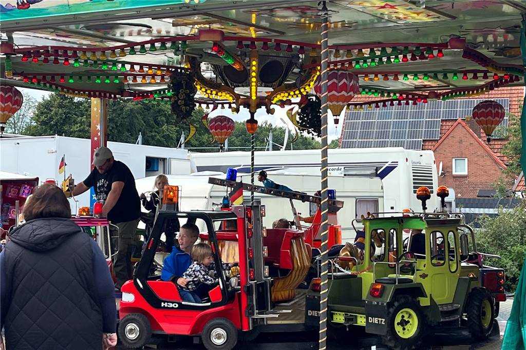 Ein Blick über die Nienborger Kirmes.