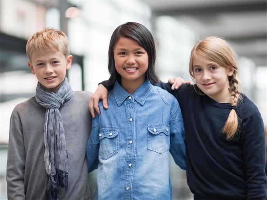 Kinderautoren: Mit Lyrik Geld verdienen für ein Pferd Junge Nachwuchsautoren: Nick Kiesgen, Nadia Shafiyana und Franca Nitsche. Foto: Frank Rumpenhorst