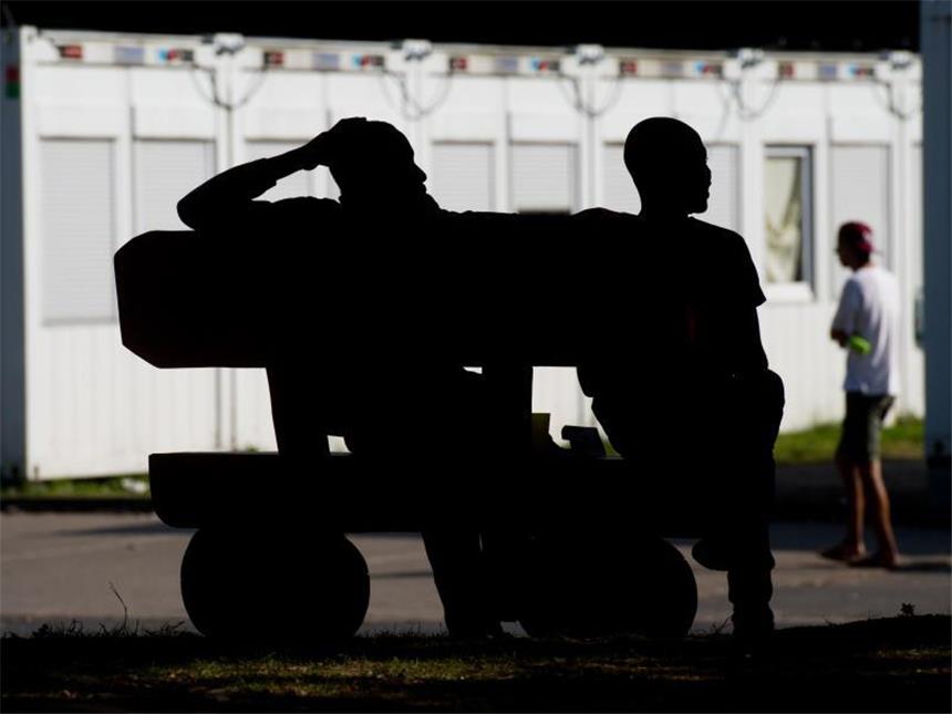 Junge Flüchtlinge: Rekord bei Inobhutnahmen Jungen und Mädchen werden in Obhut genommen, wenn sie sich in akuten Krisen- und Gefahrensituationen befinden. Foto: Julian Stratenschulte/Symbolbild