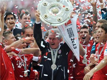 Jupp Heynckes mit der Meisterschale im Mai 2013. Foto: Tobias Hase