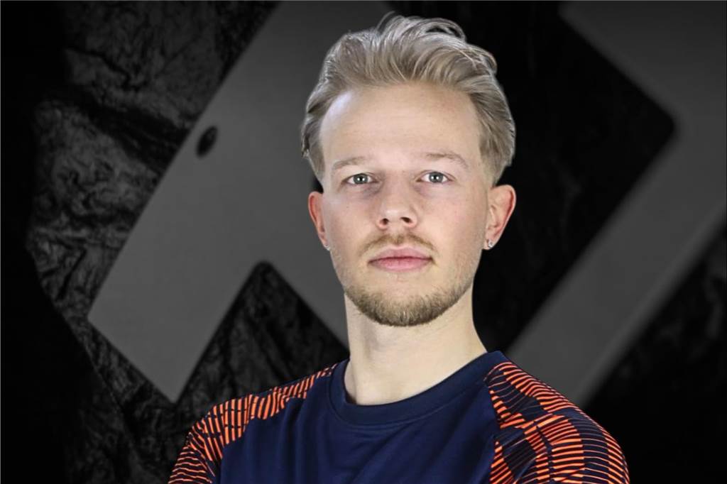 WSC-Abgang: Justin Faust will in Herringen das Ruder rumreißen Justin Faust schaut in die Kamera. Er trägt das Trikot des SVF Herringen.