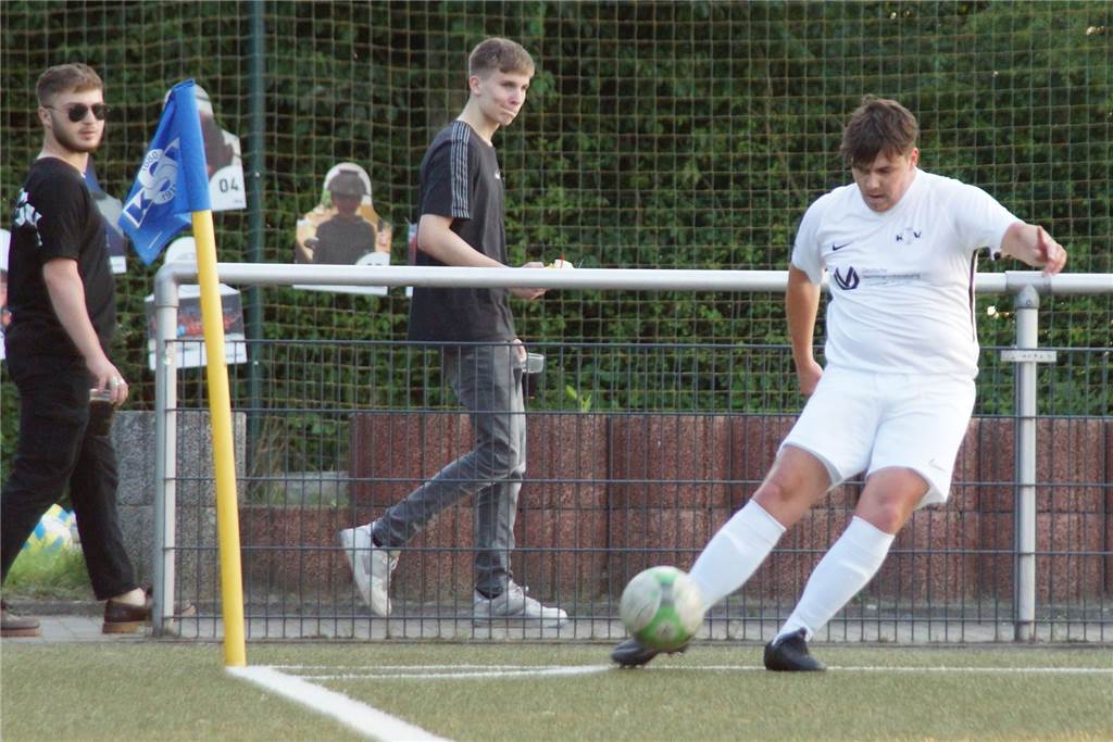 BSV Heeren lockt Mittelfeldakteur vom Königsborner SV in die Kreisliga Justin Kabutke wechselt in der Winterpause vom Bezirksligisten Königsborner SV zum BSV Heeren.