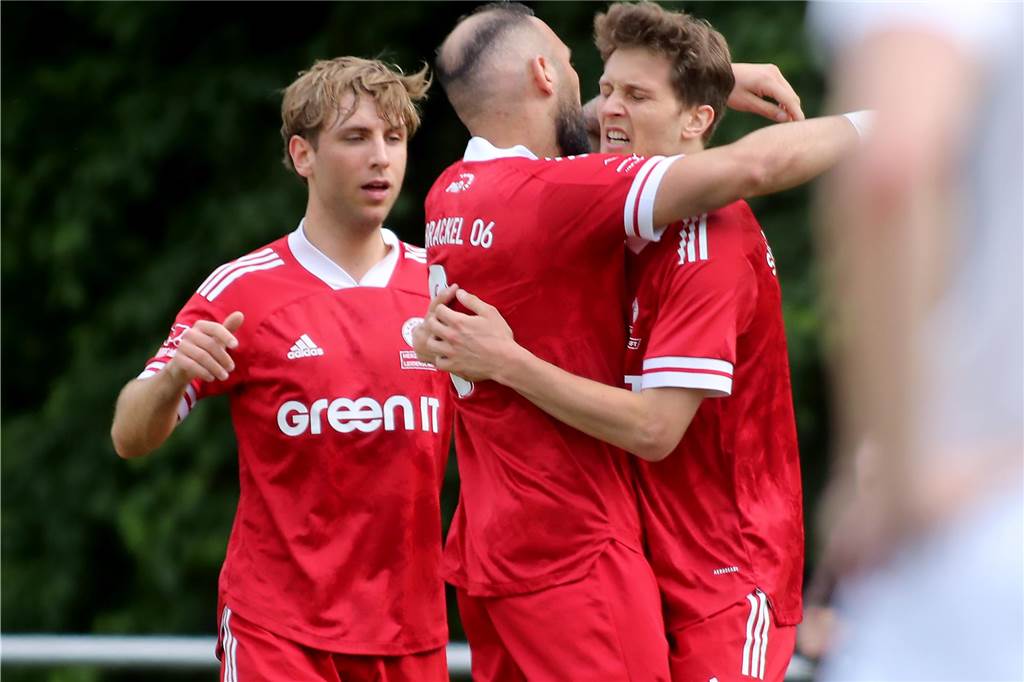 Wilhelm und Meißner sollen hinten dichtmachen: SV Brackel 06 ist bereits im Training Patrick Sacher (r.) verlässt den SV Brackel.