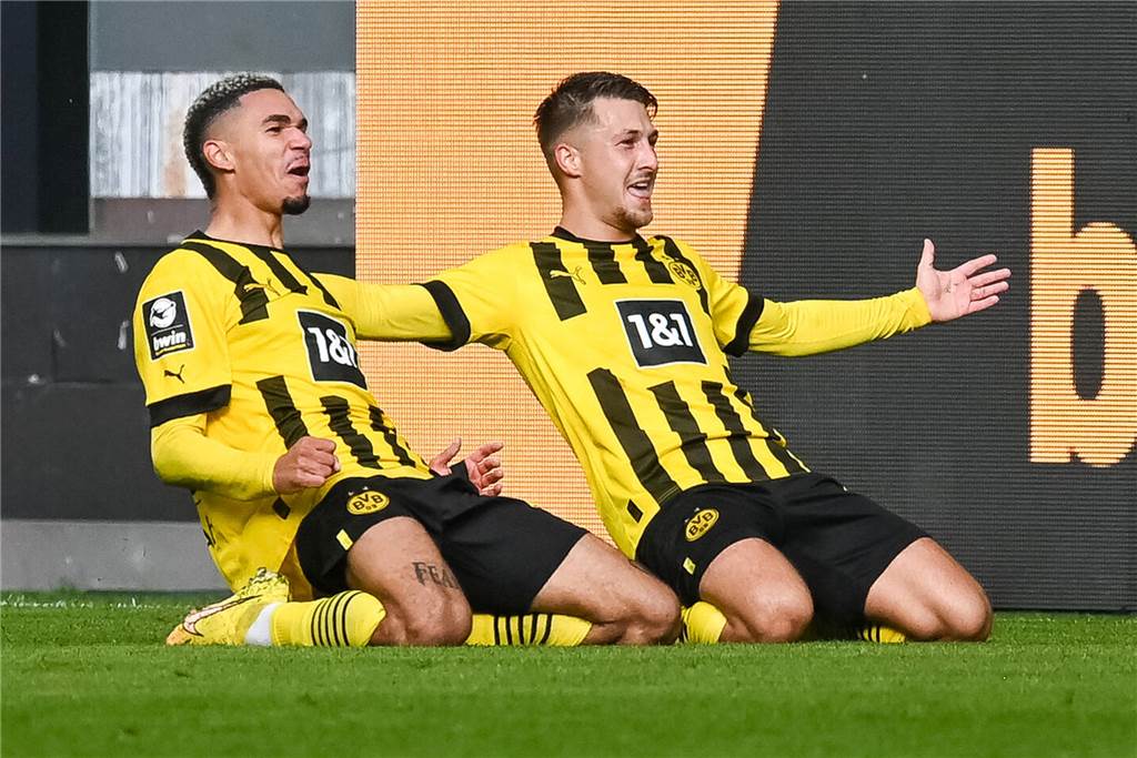 BVB-Nachwuchschef Lars Ricken im XXL-Interview: „Bei uns kommt richtig Qualität nach“ Justin Njinmah und Marco Pasalic jubeln.
