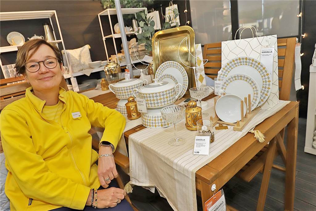 Was von Corona übrig blieb: Zurück zur alten Normalität im Ikea-Haus Jutta Iskalla, Leiterin des 2004 im Kamen-Karree eröffneten Hauses, im sogenannten Glashaus, das während des Lockdowns geschlossen war. In diesen Tagen wird das dortige Café neu eröffnet.