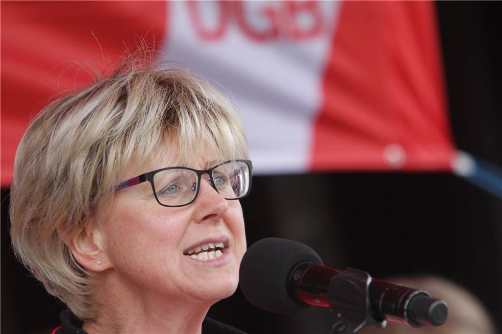 Dortmunder Arbeitgeber wollen Impfstatus abfragen: „Auskunft ist unverzichtbar“ Jutta Reiter, die Vorsitzende des Deutschen Gewerkschafts-Bundes (DGB) in Dortmund lehnt eine Auskunftspflicht der Arbeitnehmer über ihren Impfstatus strikt ab.