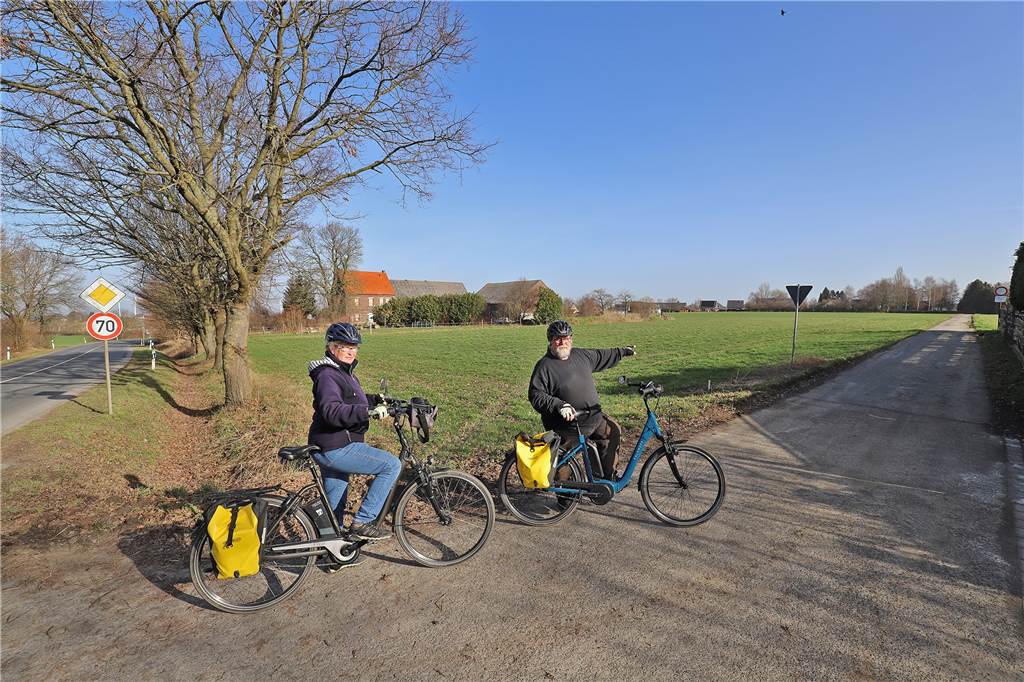 Jutta Rosenthal und Dr. Gerhard Rosenthal hatten bereits kürzlich auf die mögliche Ertüchtigung von Wirtschaftswegen hingewiesen. Allerdings wäre dies eine Aufgabe der Stadt Fröndenberg, außerdem will der Kreis Unna den Alltagverkehr und nicht den Freizeitverkehr fördern.